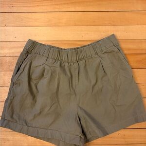 Uniqlo Olive Green High-Waist Women's Shorts